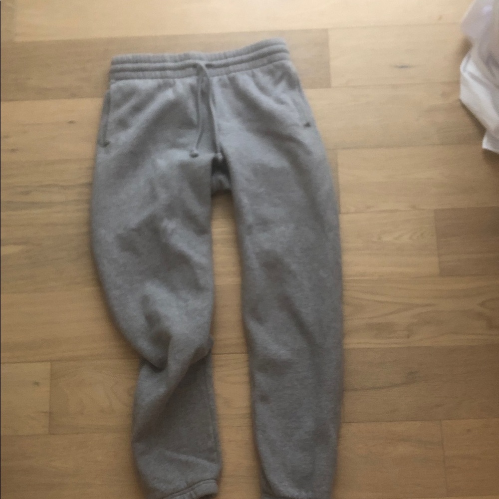 woman’s grey aritzia sweatpants